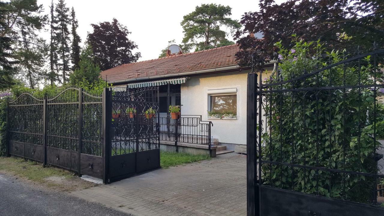Rose Apartman Balatonlelle Exterior photo